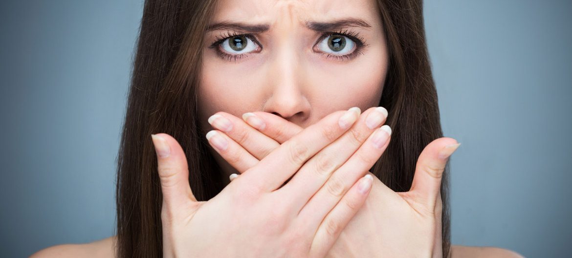 Как избавить человека от неприятного запаха изо рта